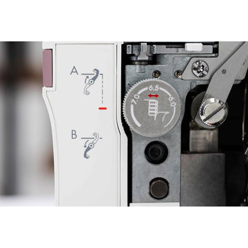 HUSQVARNA® VIKING® AMBER™ Air S | 500 Coverlock Machine